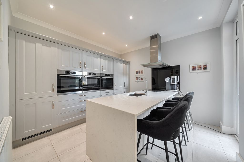 Property photo 1 of 21 Kitchen