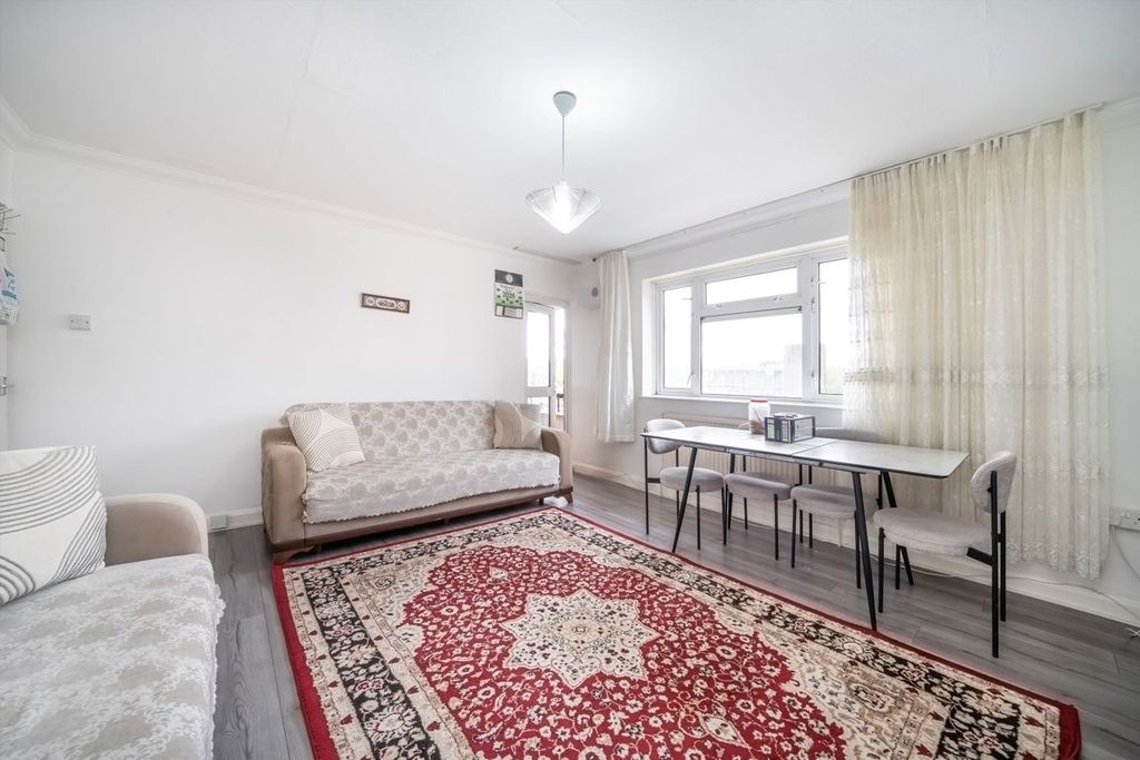 Property photo 3 of 8