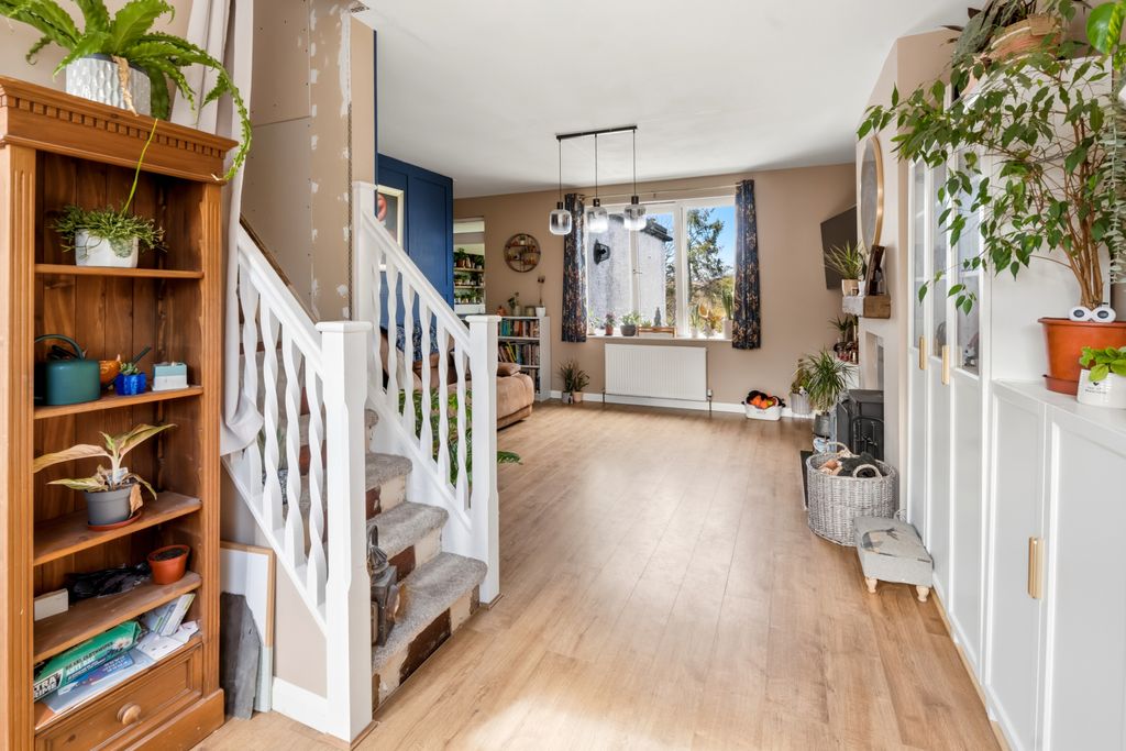 Property photo 3 of 25