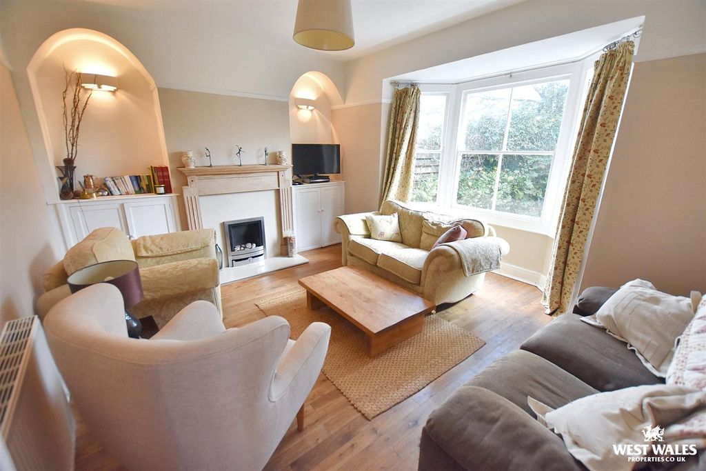 Property photo 2 of 20 7 - 2025-10-26T202004.874.Jpg