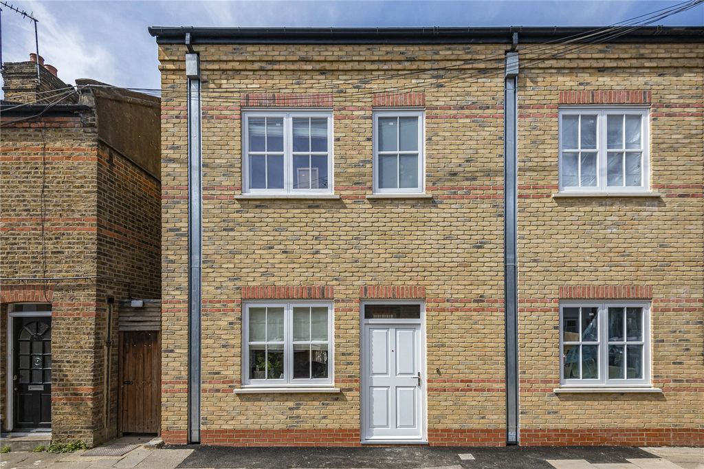 Property photo 1 of 8 External