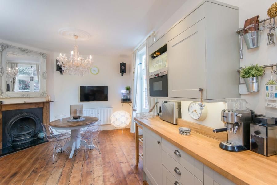 Property photo 3 of 18 Kitchen 2