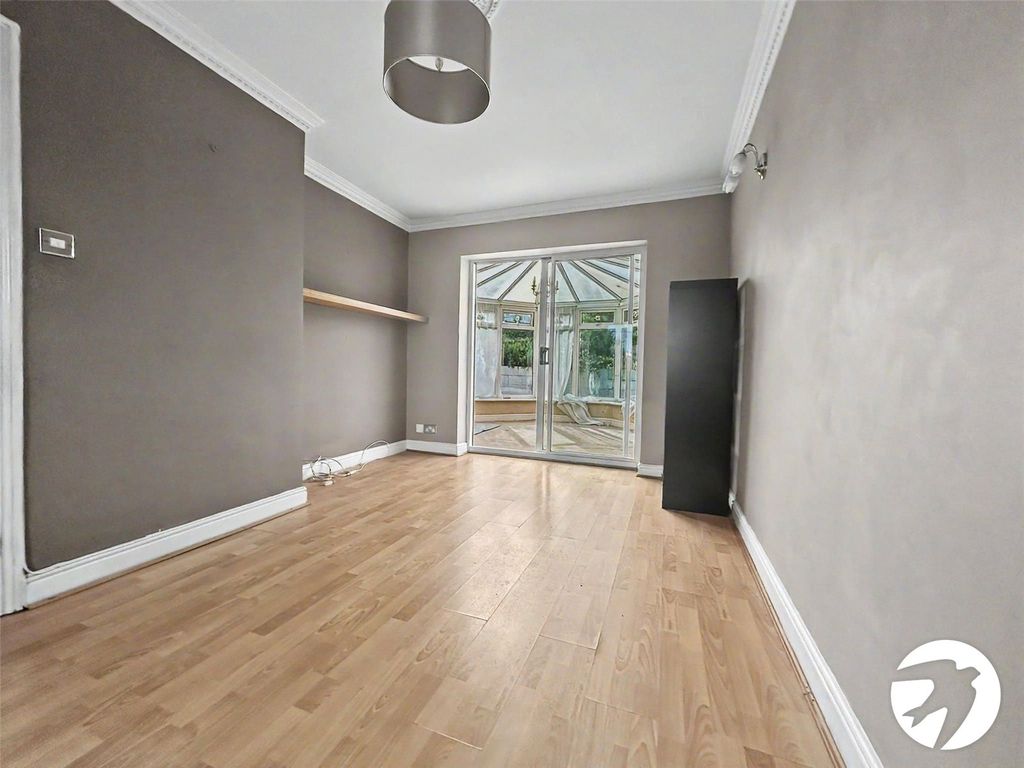 Property photo 2 of 12 Lounge