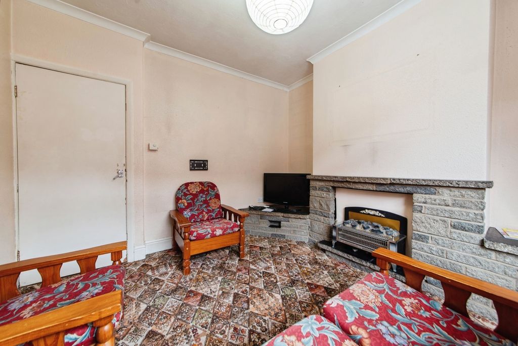 Property photo 3 of 18 Pbox-Img.Jpg