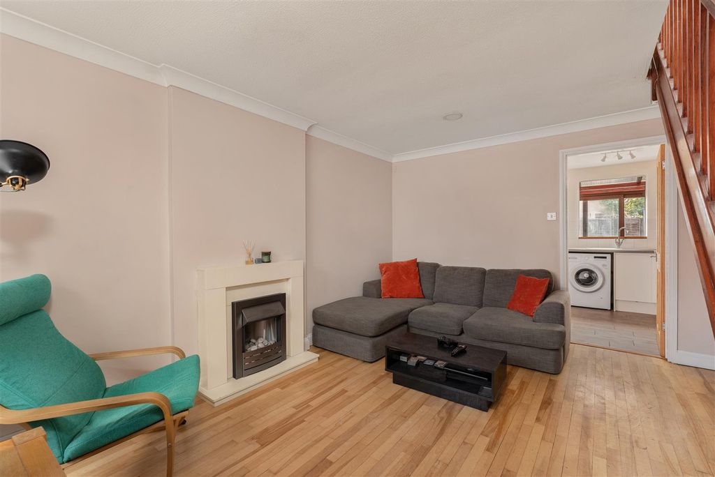 Property photo 2 of 13 3 Beaulieu Close, Banbury-4.Jpg