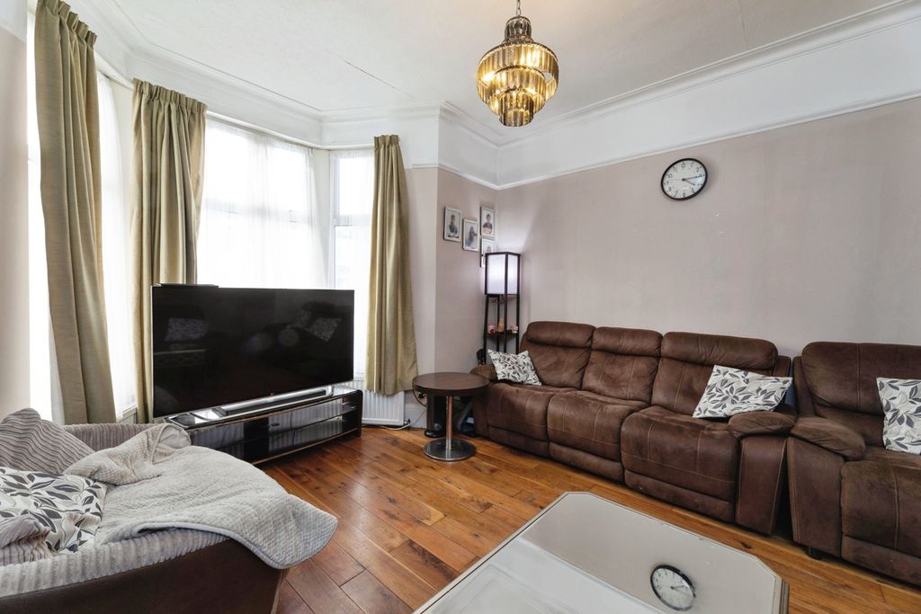 Property photo 3 of 18 Pbox-Img.Jpg