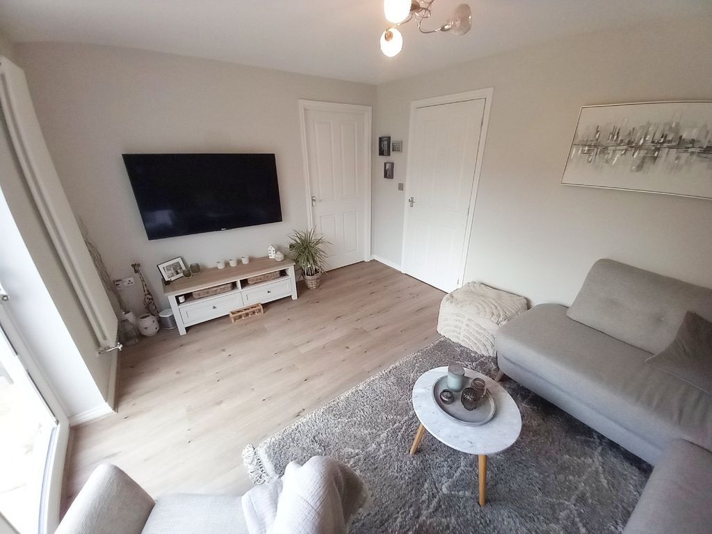 Property photo 3 of 20 Lounge