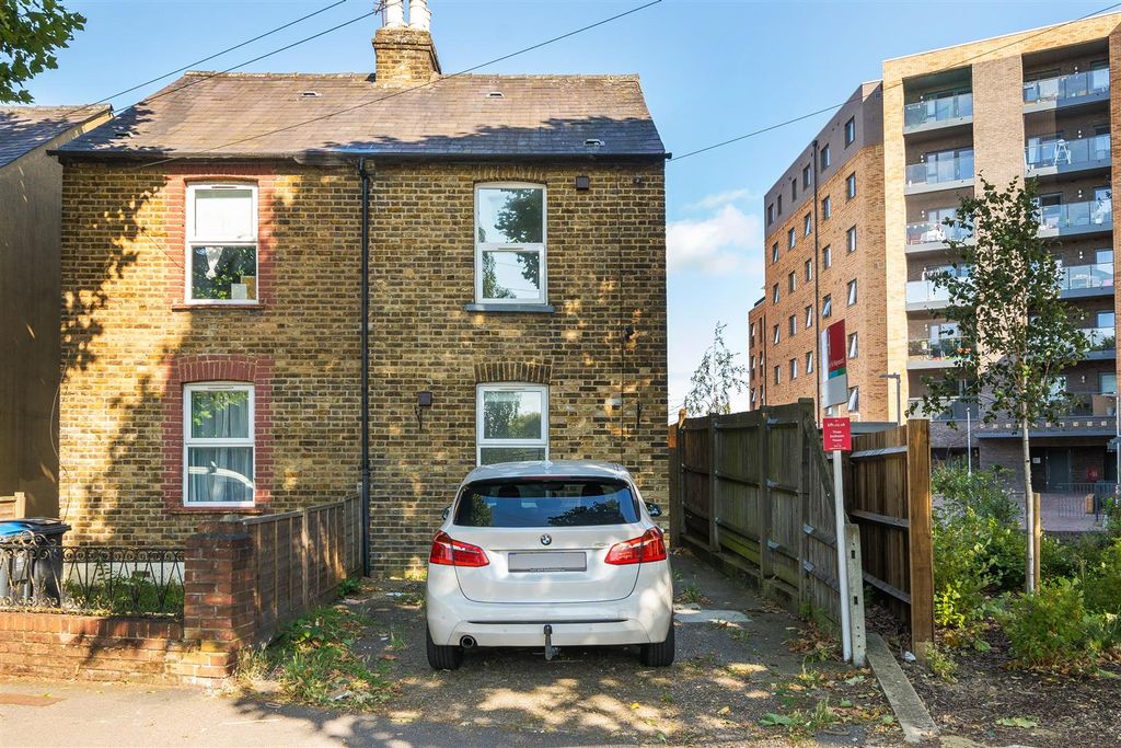 Property photo 1 of 11