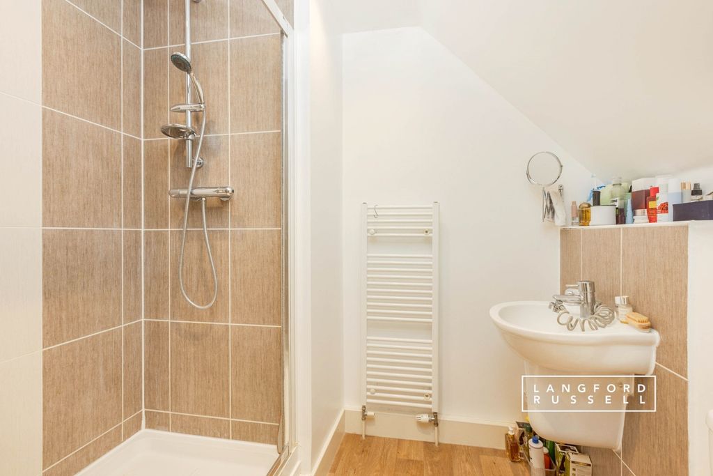 Property photo 3 of 12 Bathroom