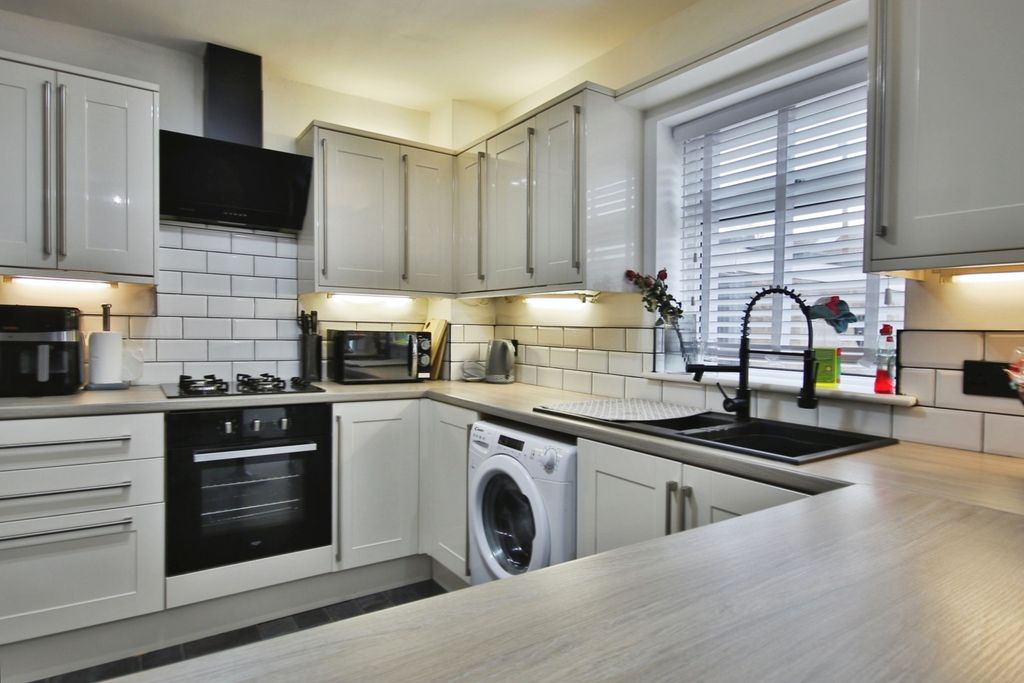 Property photo 3 of 22 4017257