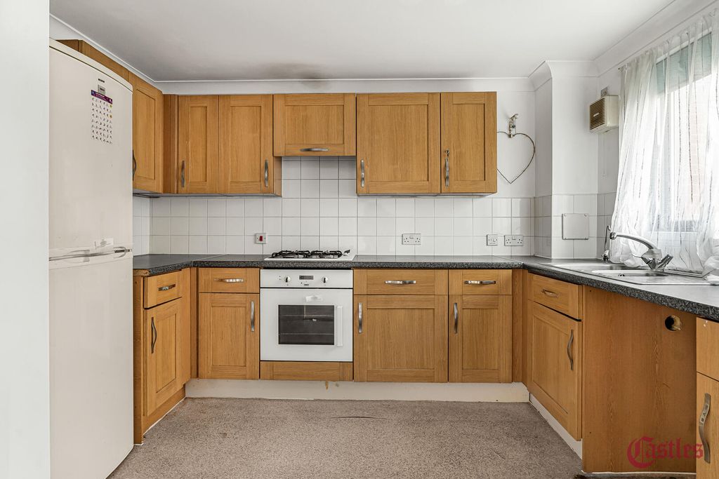 Property photo 3 of 32 Kitchen