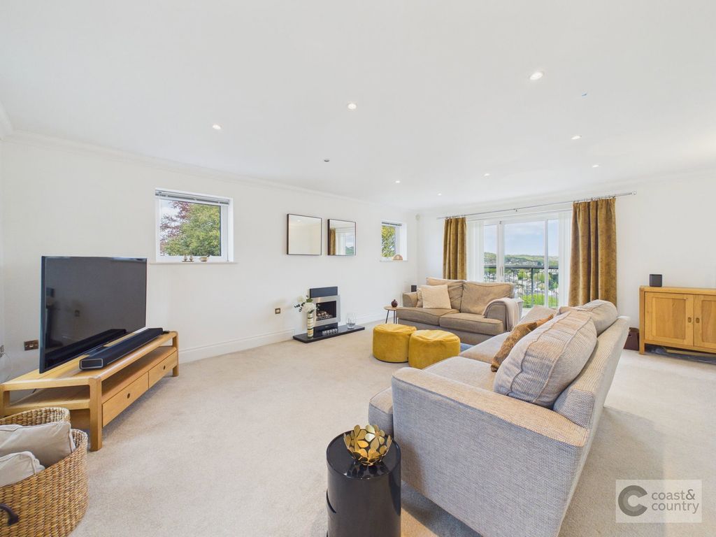 Property photo 2 of 44