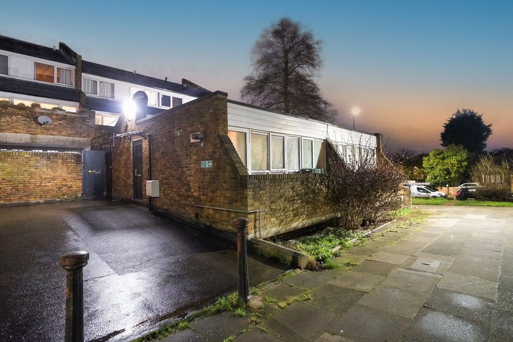 Property photo 1 of 8