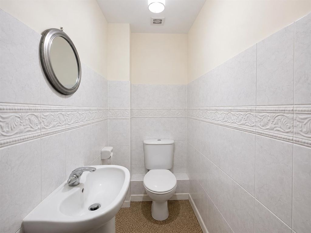 Property photo 2 of 5 Toilet