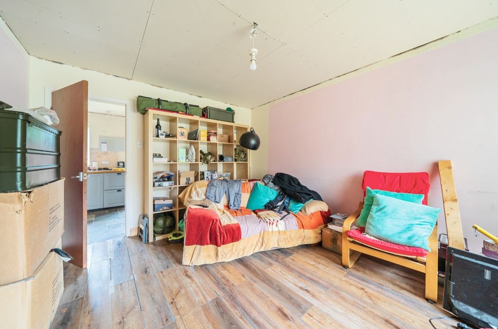 Property photo 2 of 15 1469453-14-6A2A8Ab5Dfc18-Arw