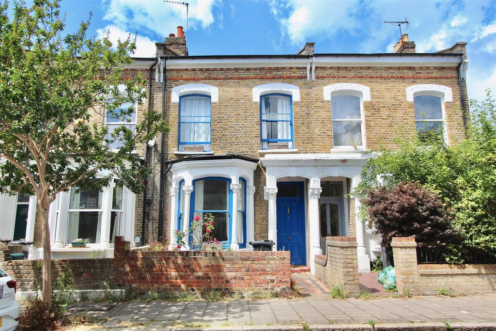 Property photo 1 of 18 Dynevor Road, N16