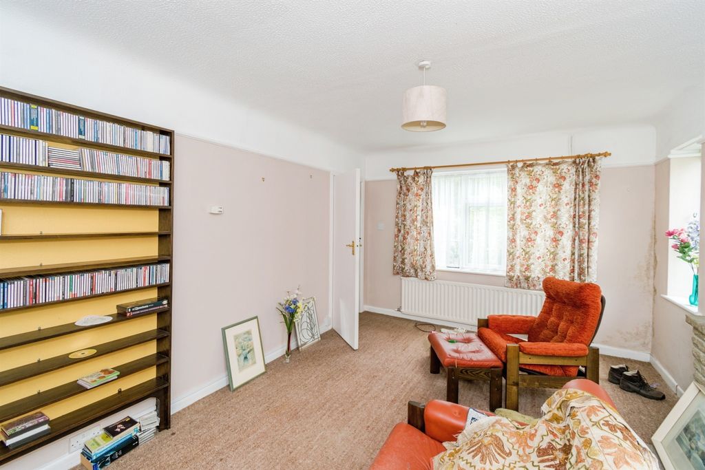 Property photo 3 of 17