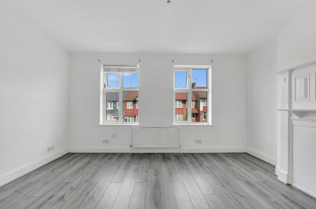 Property photo 3 of 10 Photo 2