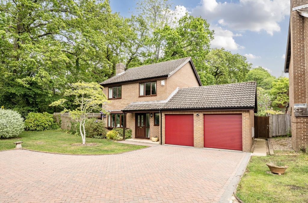 Property photo 1 of 18 Ashbridge Rise 9 (10).Jpg
