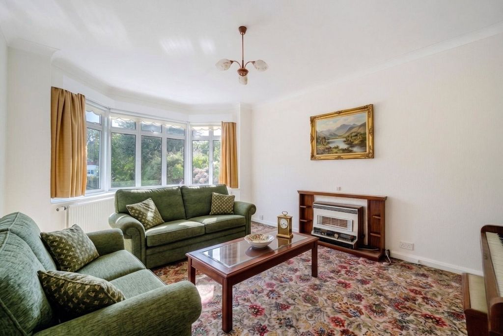 Property photo 3 of 14 Sitting Room