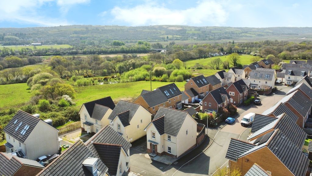 Property photo 1 of 43 4121062