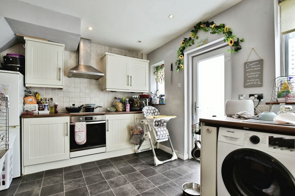 Property photo 3 of 15 Pbox-Img.Jpg