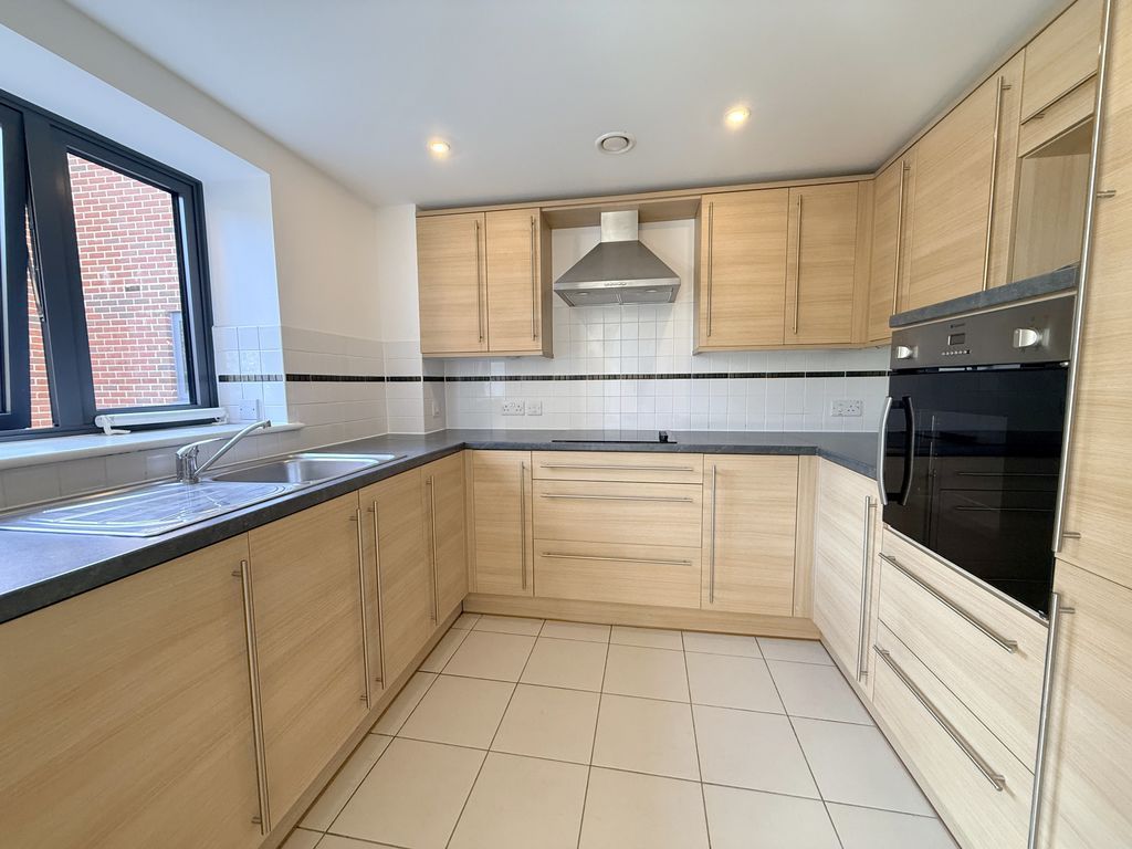 Property photo 2 of 19 Kitchen