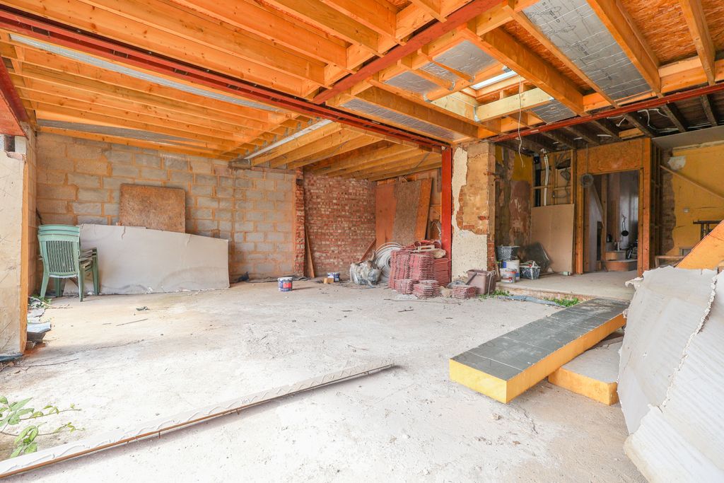 Property photo 2 of 15 58 Ladywood Road, Surbiton, Kt6 7Pd