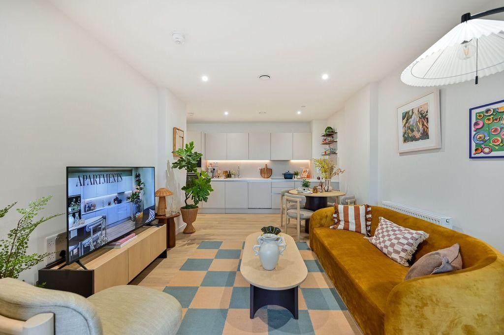 Property photo 1 of 33