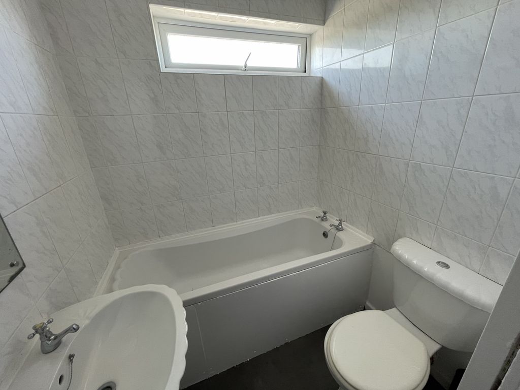 Property photo 2 of 6 Bathroom