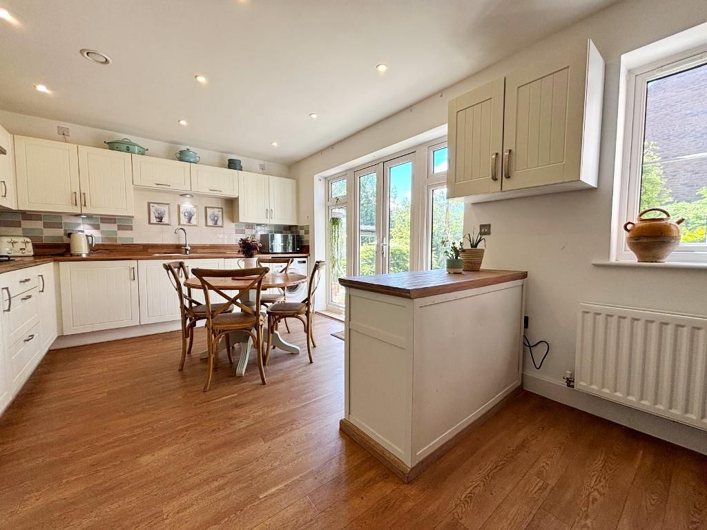 Property photo 2 of 18 Kitchen