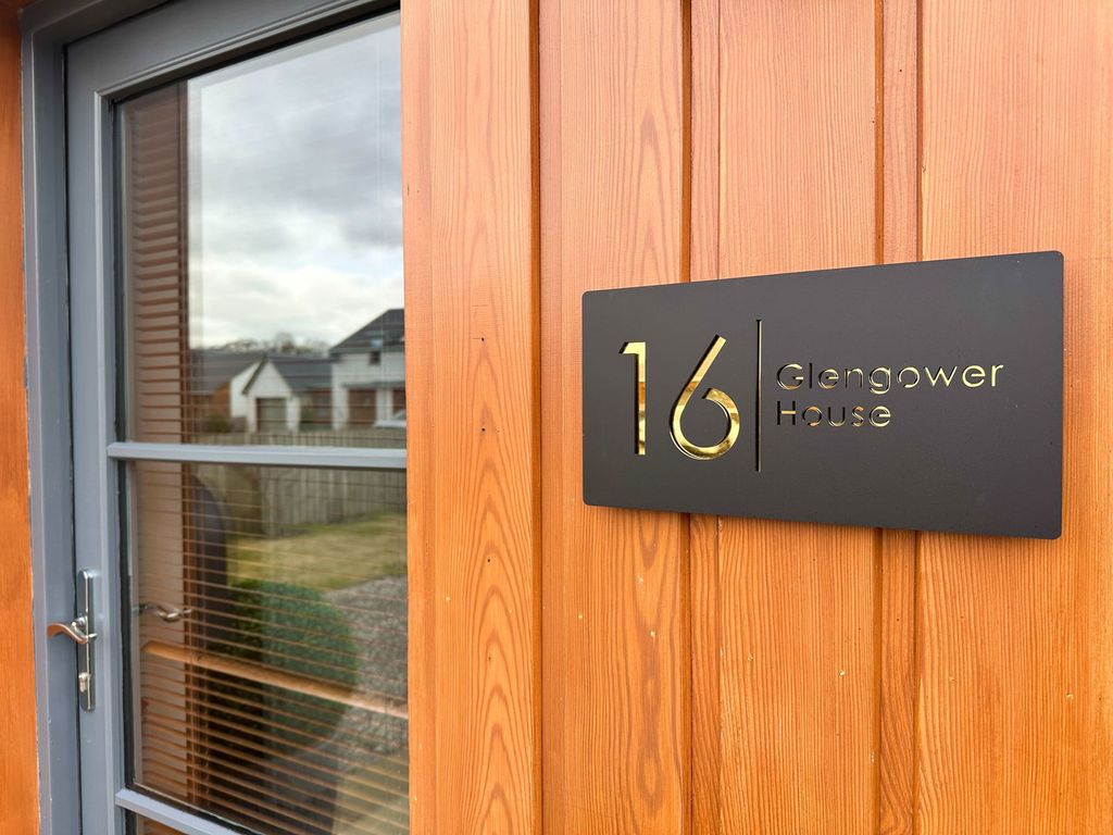 Property photo 2 of 27