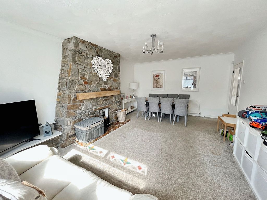 Property photo 2 of 34
