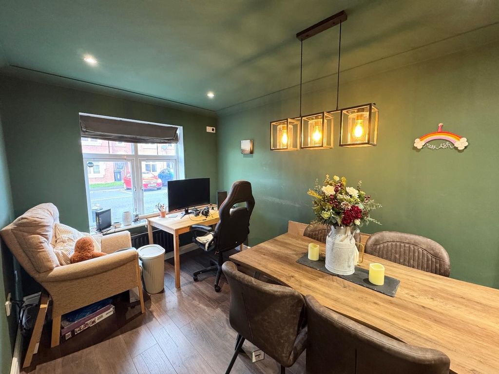 Property photo 2 of 10 Dining Room