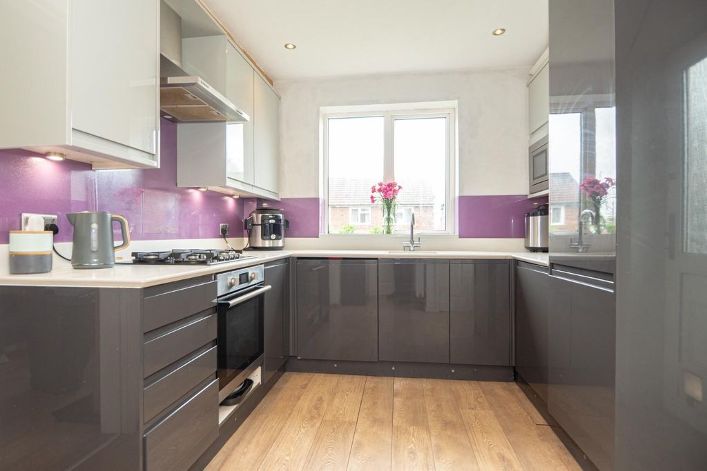 Property photo 2 of 27 Kitchen