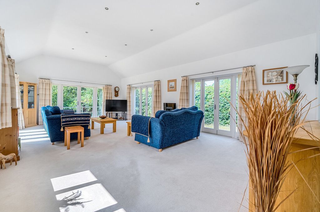 Property photo 2 of 23 1328952-30-6883B1...