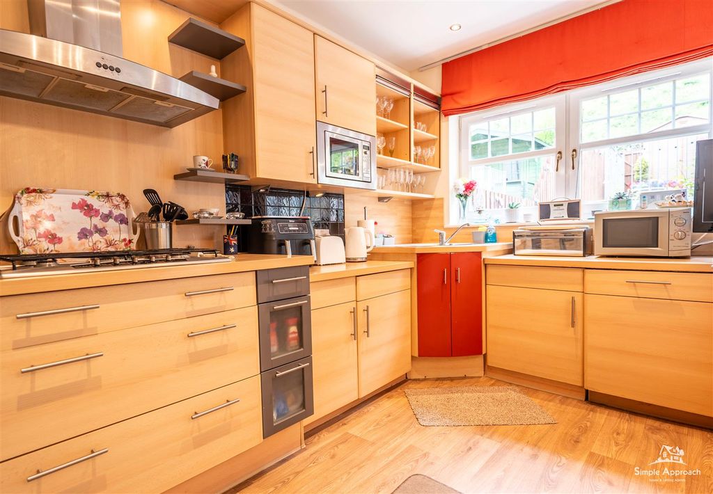 Additional image 10 of 4 bed property for saleRosslyn Avenue, Perth PH2