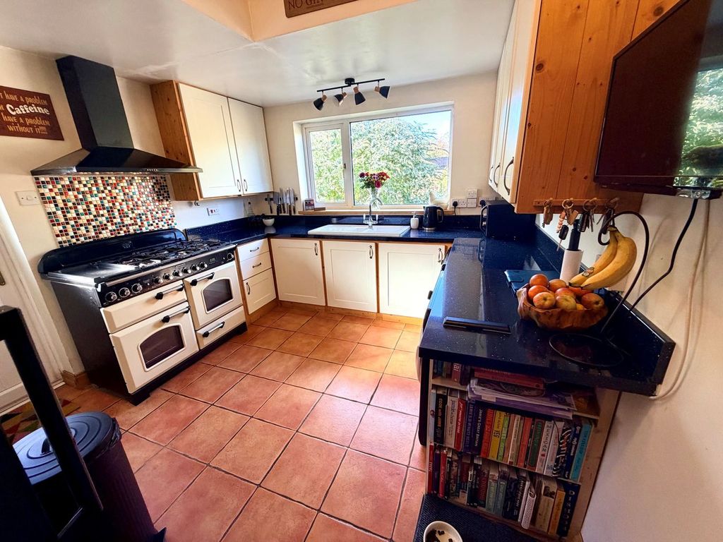 Property photo 3 of 18