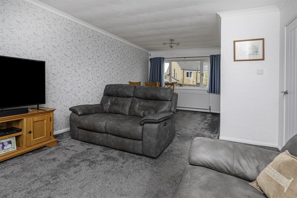 Property photo 2 of 27