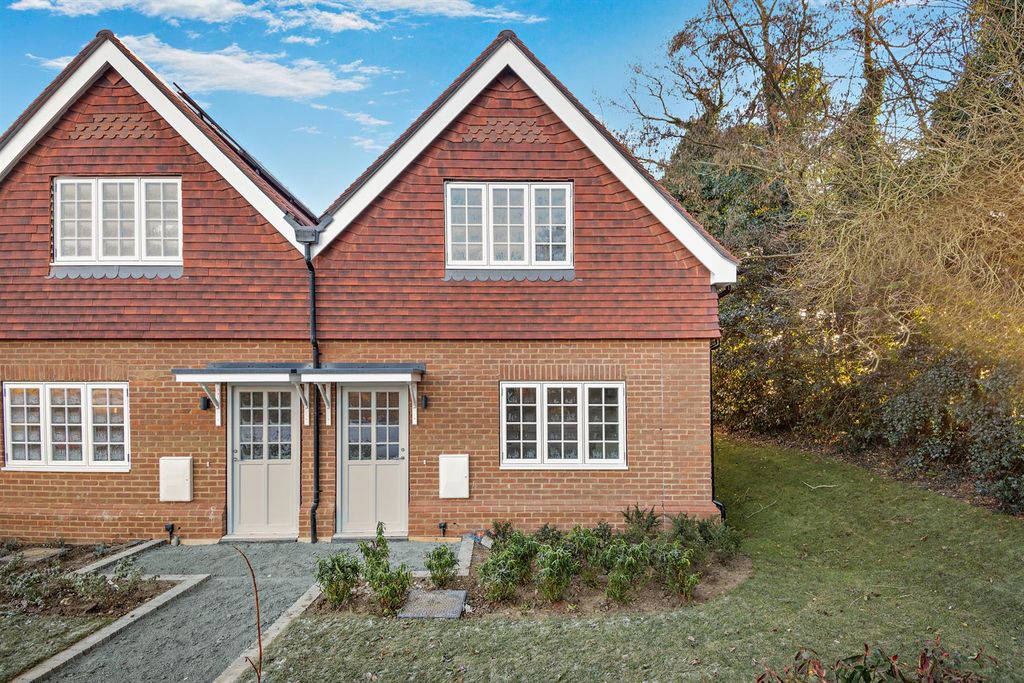 Property photo 1 of 23 8674000-Exterior18-800.Jpg