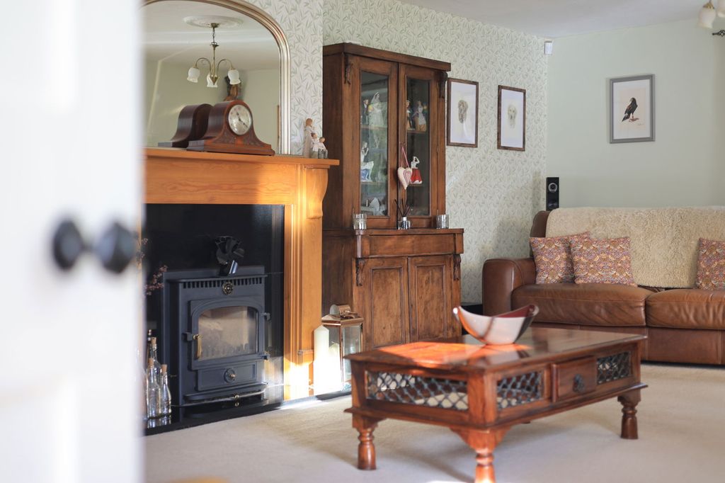 Property photo 3 of 33