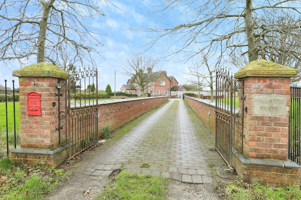 Property photo 2 of 25 Picture No. 28