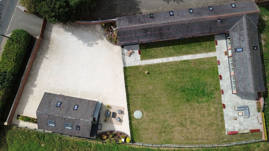 Property photo 2 of 40