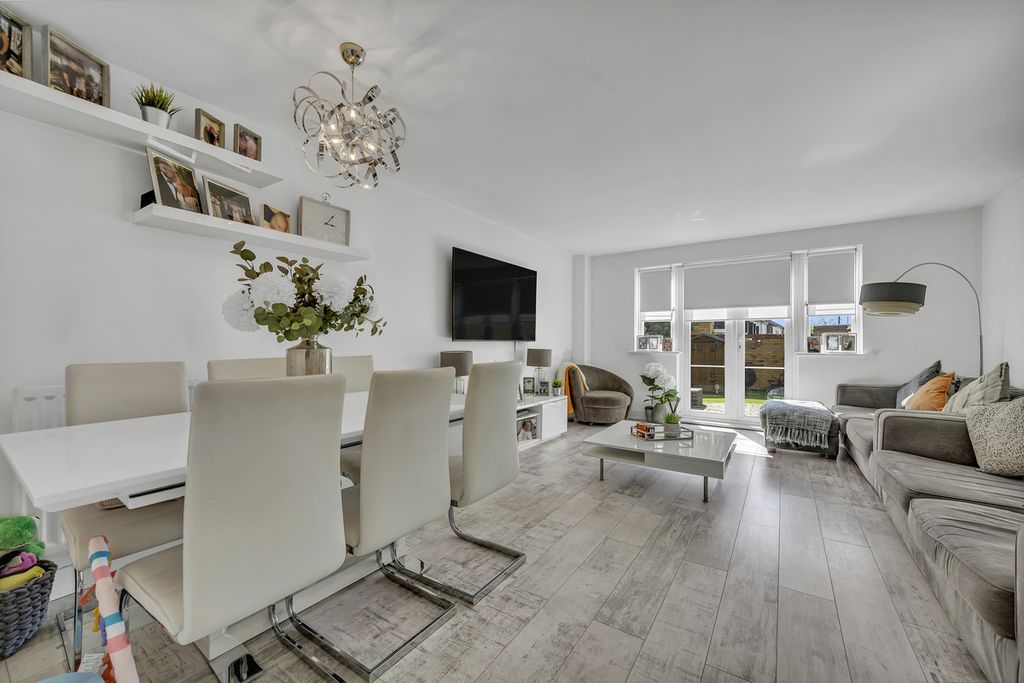 Property photo 2 of 24