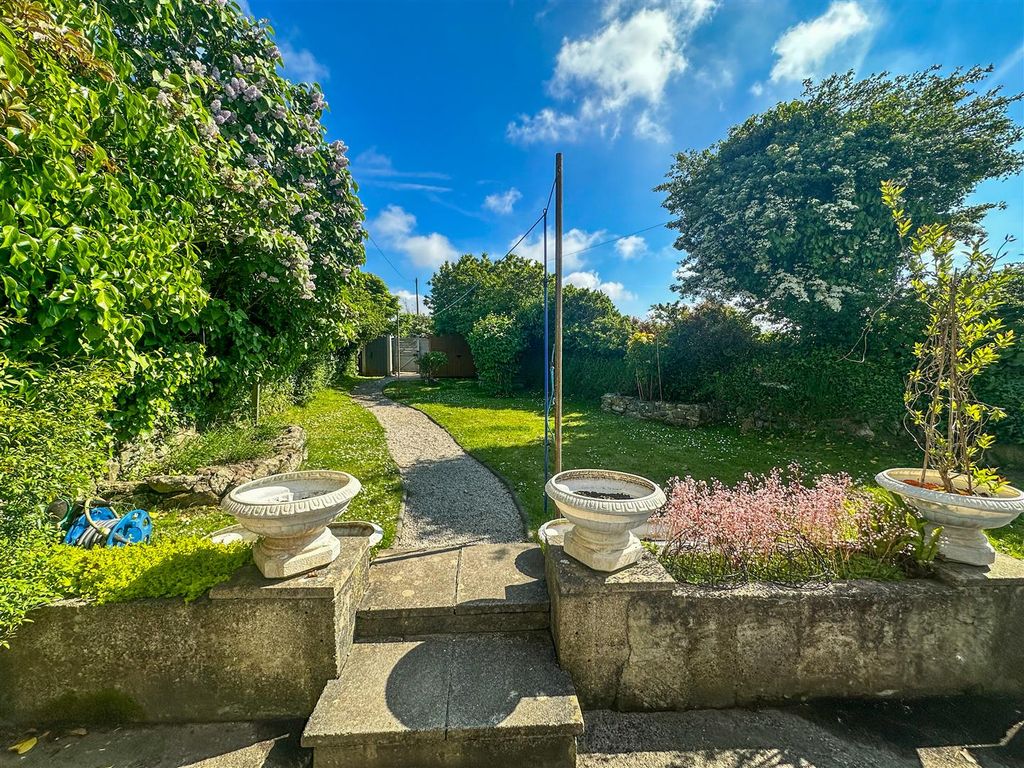 Property photo 3 of 27