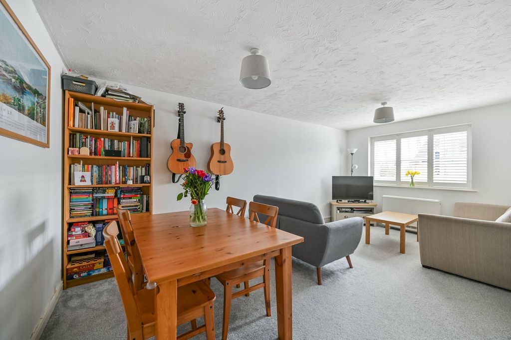 Property photo 3 of 8