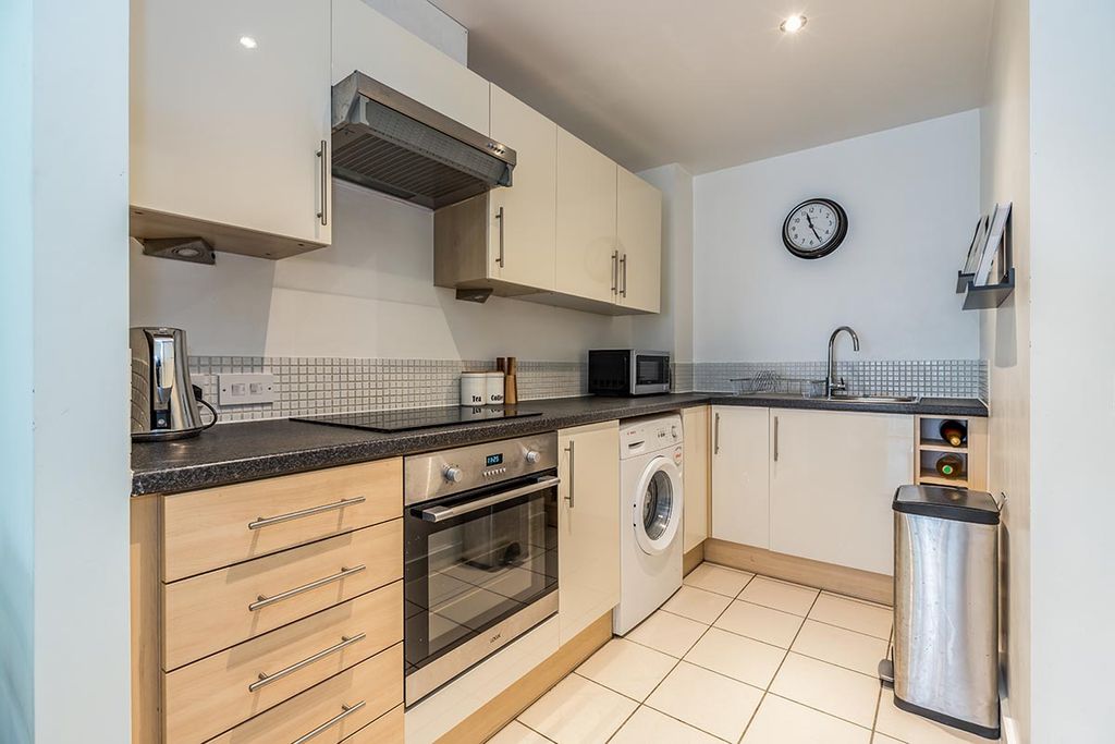 Property photo 3 of 8 Kitchen