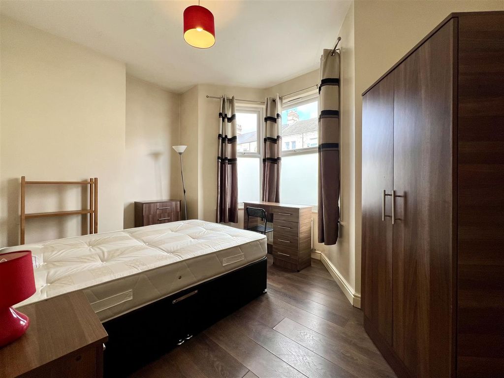 Property photo 3 of 5 8.Jpeg