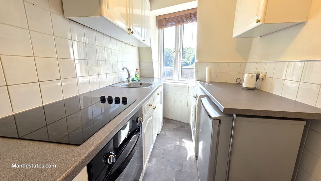 Property photo 3 of 14 Kitchen