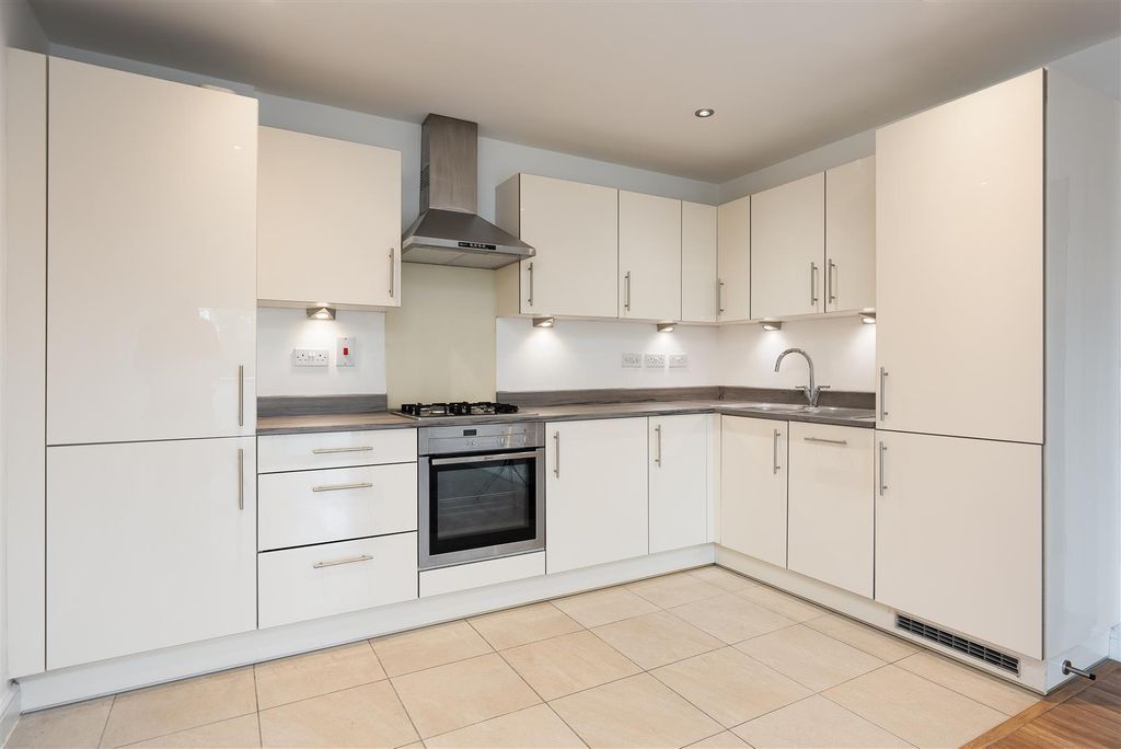 Property photo 3 of 12 Picture 3